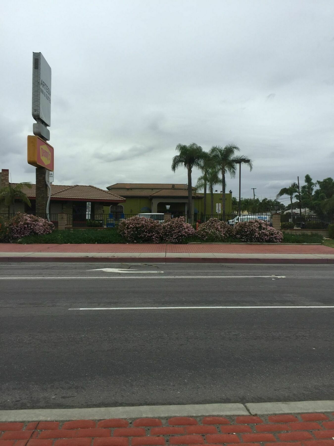 Travelodge By Wyndham Artesia Exterior photo