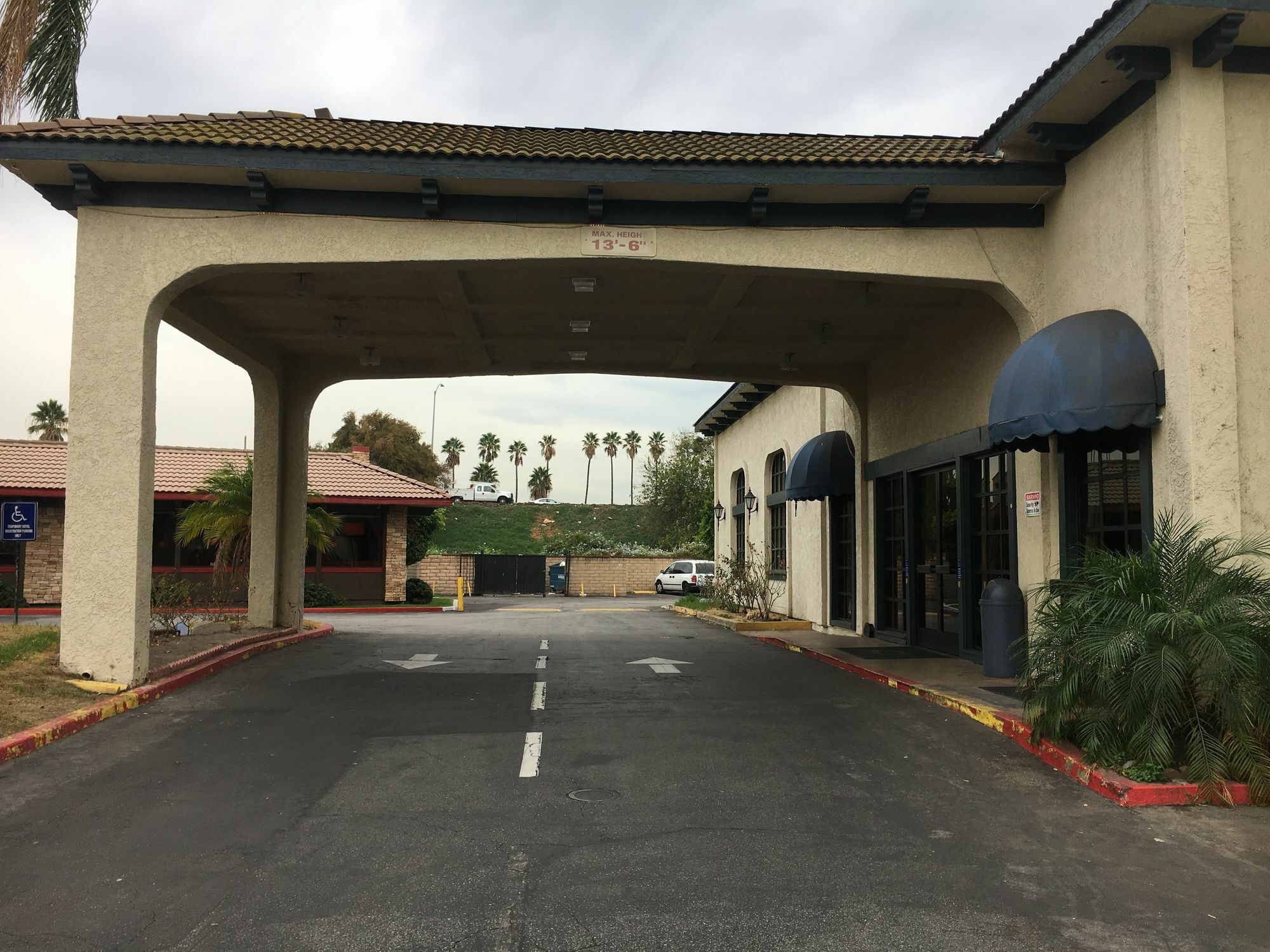 Travelodge By Wyndham Artesia Exterior photo